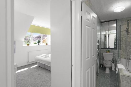 Koupelna v ubytování Modern One Bedroom House, Welsh Harp