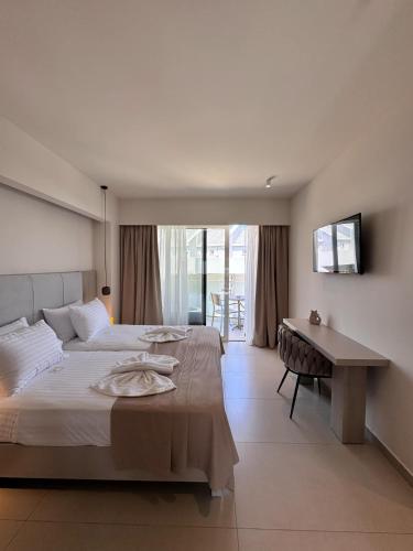 Katil atau katil-katil dalam bilik di Golden Coast Beachfront Resort