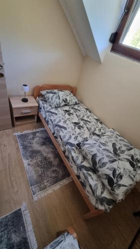 Katil atau katil-katil dalam bilik di Apartman Jezerski san