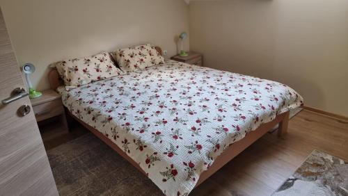 Katil atau katil-katil dalam bilik di Apartman Jezerski san