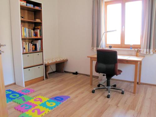 an office with a desk and a chair in a room at Ferienwohnung Zum Bäckersepp in Neuschönau