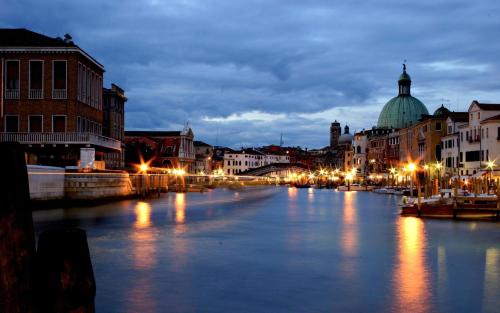 a view of a river in a city at night at Hotel Riviera dei Dogi in Mira
