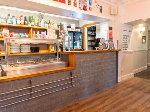 Loungen eller baren på YHA Hartington Hall