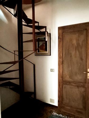 a room with a spiral staircase next to a door at Appartamento in Centro Storico in Dorio