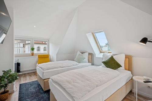 Giường trong phòng chung tại Jenapartments Penthouse Terrasse Waschtrockner sehr zentral