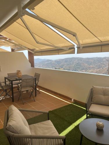 Posezení v ubytování Apartamento con piscina y vistas - Cómpeta