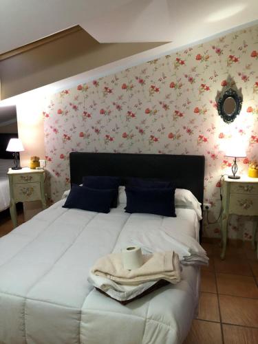 Ένα ή περισσότερα κρεβάτια σε δωμάτιο στο Hostal La Caballeriza