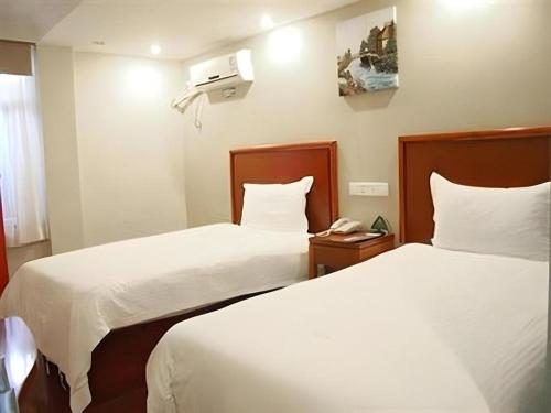 Letto o letti in una camera di GreenTree Inn Changshu South HaiYu Road Pedestrian Street Business Hotel