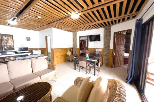 TV a/nebo společenská místnost v ubytování Villa de Pico Highland Beach Resort