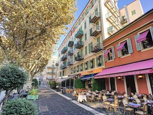 Foto New! Remodeled Appartement in the Heart of Nice, Beach 3 min, 2BR, AC, Elevator, Amazing little terrace, Best Location! 6