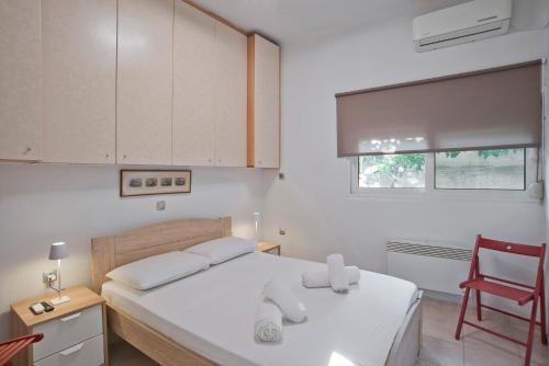 The Little House at Moschato 1BR, WiFi, AC