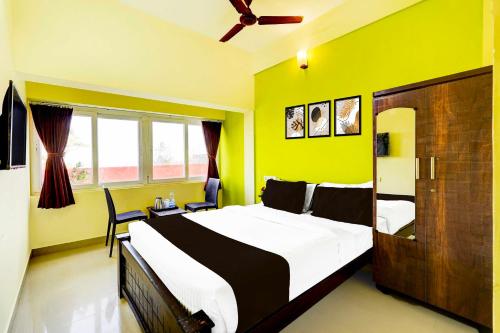 Voodi või voodid majutusasutuse Hotel O Nibav Beach View toas