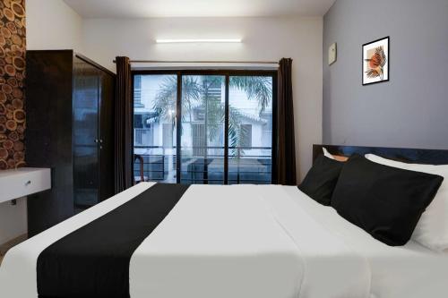 Una cama o camas en una habitación de Hotel O Morjim