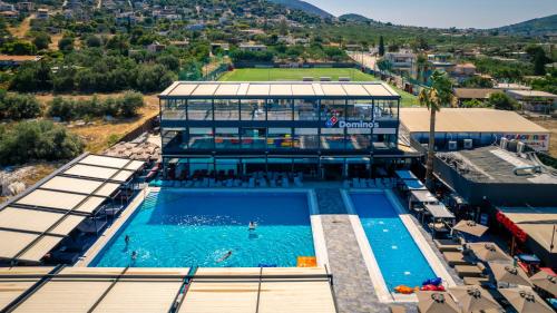 La alberca dentro o cerca de Sea View Serenity Beachfront & Pool 103