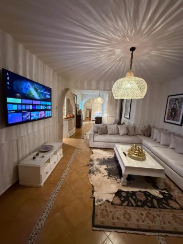 a living room with a couch and a tv at Casa Hugo in Chefchaouene