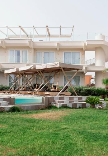Bazén v ubytování JONIUM Hotel Residence nebo v jeho okolí