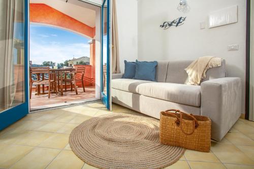 Ruang duduk di TORO FLAT V 15' Palau, 30' Porto cervo & FREE PARKING