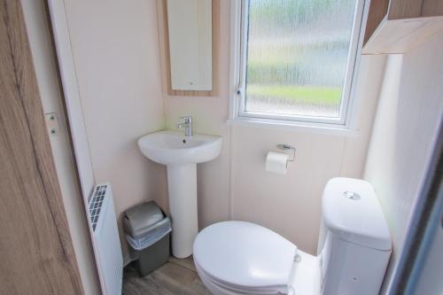 Ένα μπάνιο στο Three Bedroom Instow Caravan
