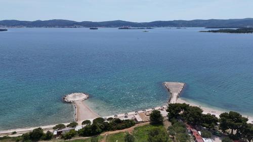 キャンプ場の近くで見られる自然の景観