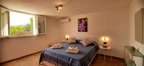 a bedroom with a bed with two shoes on it at Alabianca in Villa Vela