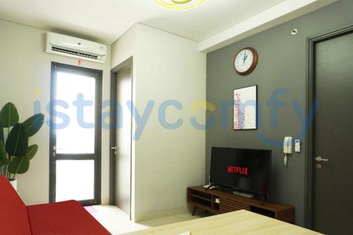Una televisión o centro de entretenimiento en 2BR One Residence 19AK City View