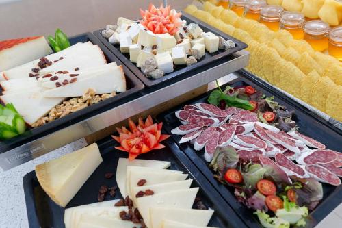 Makanan di atau berdekatan apartmen