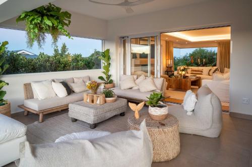 Ruang duduk di Sol'scape Villa