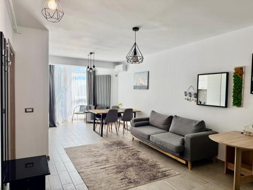 a living room with a couch and a table at Allezzi Resort Mamaia Nord D 13 in Mamaia