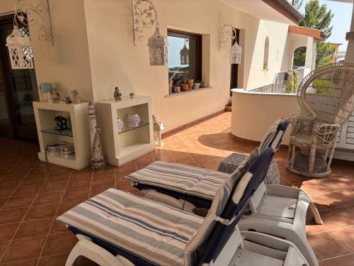 a living room with two chairs and a table at Grandma Lella in Carbonia