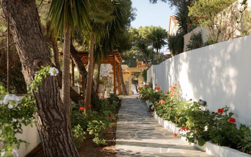 Сад в Porto Castello Villas