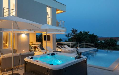 Gallery image of VILLA MON AMOUR by Villas Guide in Blato