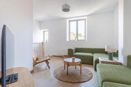 Foto Gîte au calme avec lits queen size proche Clermont à Chanat La Mouteyre 1