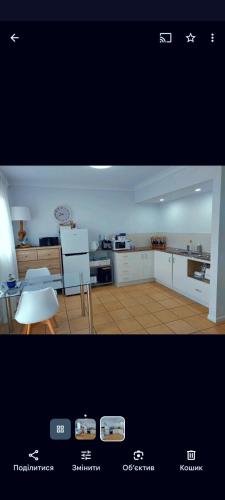 Η κουζίνα ή μικρή κουζίνα στο Dream stay on the Strand, one bedroom apartment on the third floor