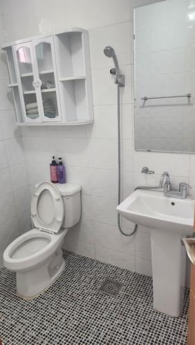 a bathroom with a toilet and a sink at Kiman09 in Seoul