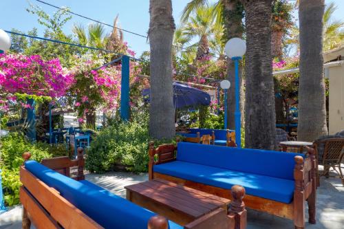 Κήπος έξω από το Palm Bay Sissi Hotel