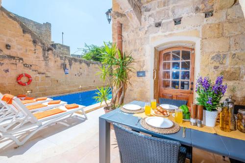 Πισίνα στο ή κοντά στο Razzett Matli Holiday Home