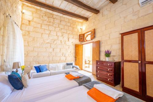 Ένα ή περισσότερα κρεβάτια σε δωμάτιο στο Razzett Matli Holiday Home