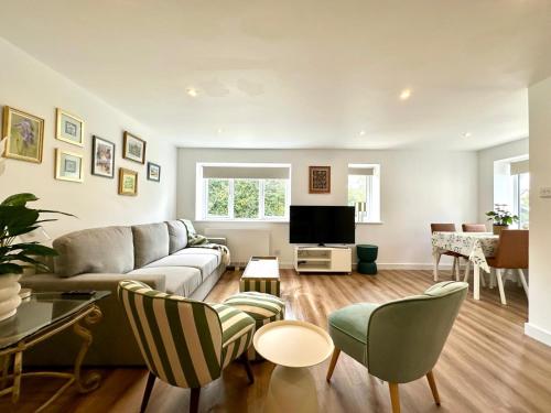 Χώρος καθιστικού στο Delightful 2 bed detached bungalow Cotswolds edge