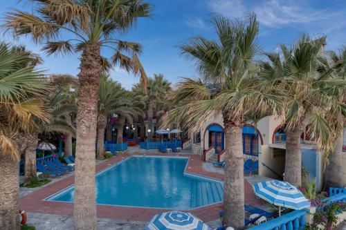 Πισίνα στο ή κοντά στο Palm Bay Sissi Hotel
