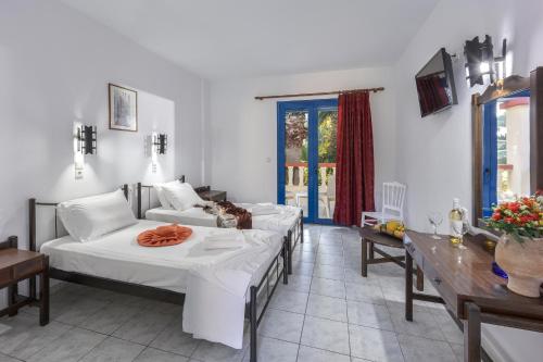 Ένα ή περισσότερα κρεβάτια σε δωμάτιο στο Palm Bay Sissi Hotel