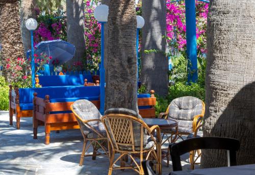 Κήπος έξω από το Palm Bay Sissi Hotel