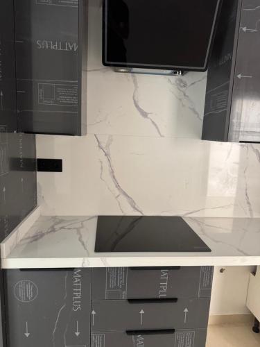 a counter top with a microwave and some boxes at Luxe Appartement Haut Standing Nador Lagoon Rif in Nador