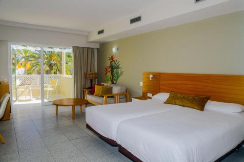 Posteľ alebo postele v izbe v ubytovaní Hotel LIVVO Koala Garden