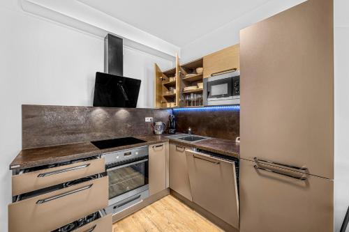 Kuchyň nebo kuchyňský kout v ubytování New cozy apartment, Free Parking!