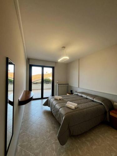 a bedroom with a large bed in a room at Residenza Kristall Lago in Desenzano del Garda