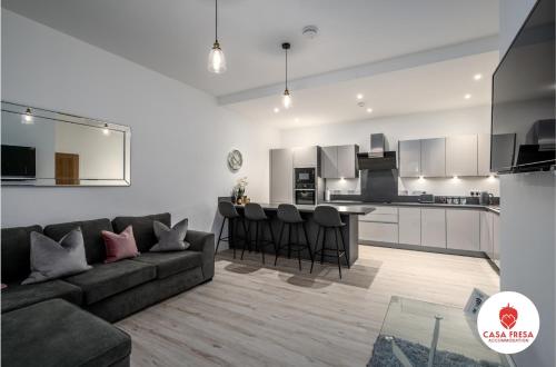 a living room with a couch and a kitchen at Casa Fresa - Seamen's Chapel in Dundee
