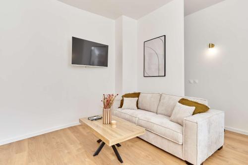 Residence with AC apartments Buttes Chaumont Park