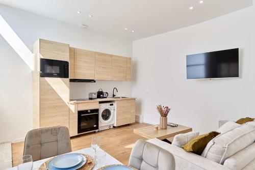Residence with AC apartments Buttes Chaumont Park