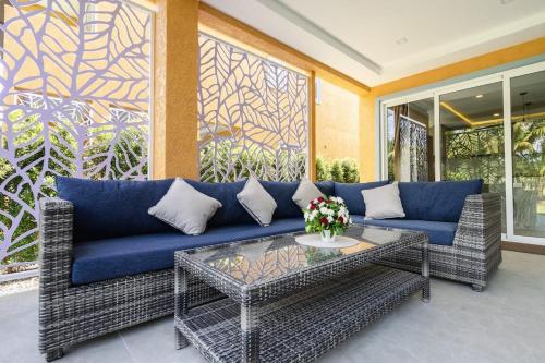 Ruang duduk di Perla Pool Villa - Koh Chang