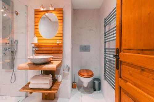 Ένα μπάνιο στο Le Chalet Loft and Spa
